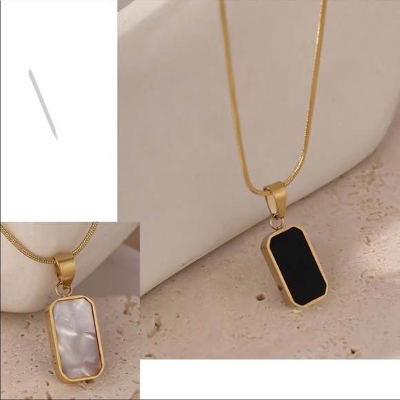 NEW 18k gold plated double sided white shell black enamel rectangular necklace - Picture 1 of 13